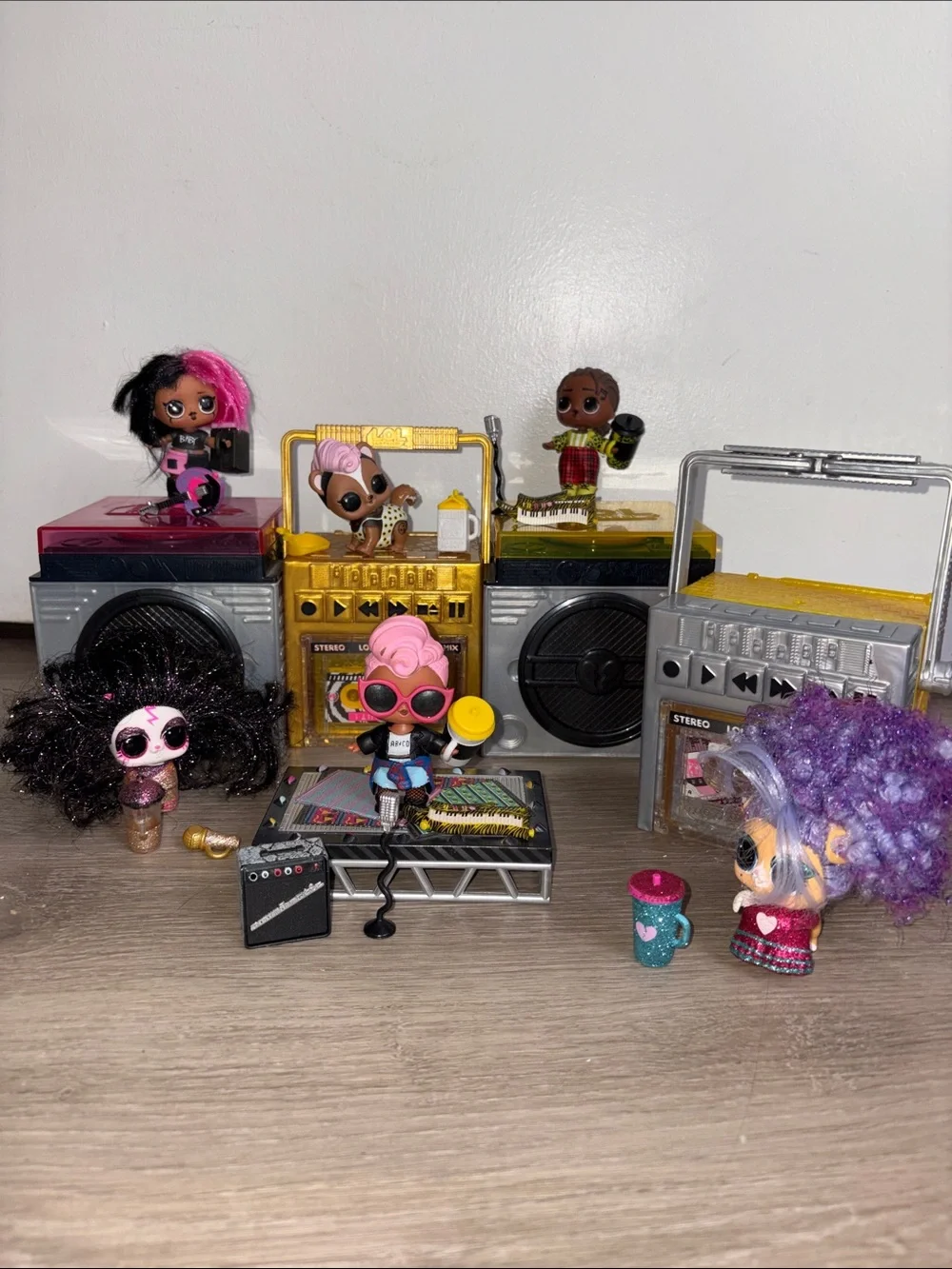 L.O.L. Surprise! Remix Pets and Music Stage Playset with Dolls